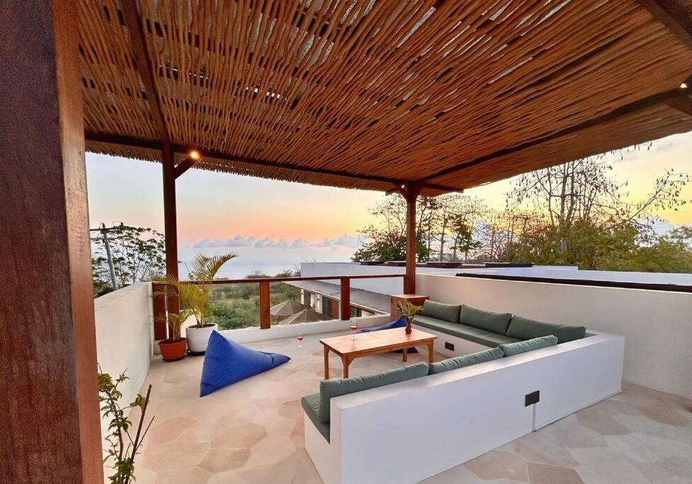 Villa Chris - Stunning 4br With Ocean & Sunset View Uluwatu