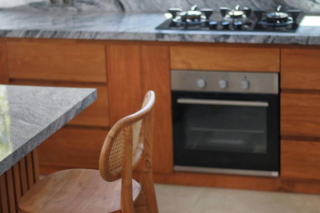 Chris - Stunning 4br With Ocean & Sunset View *